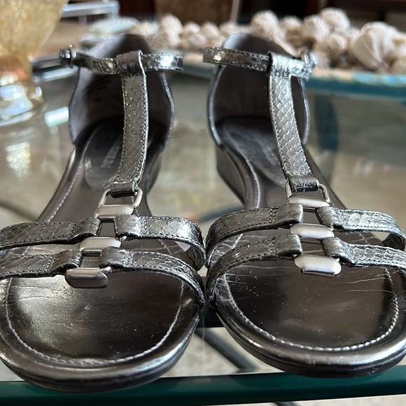 ENZO ANGIOLINI Women’s Metallic gray Snakeskin Sandals size 5.5 - Picture 12 of 17